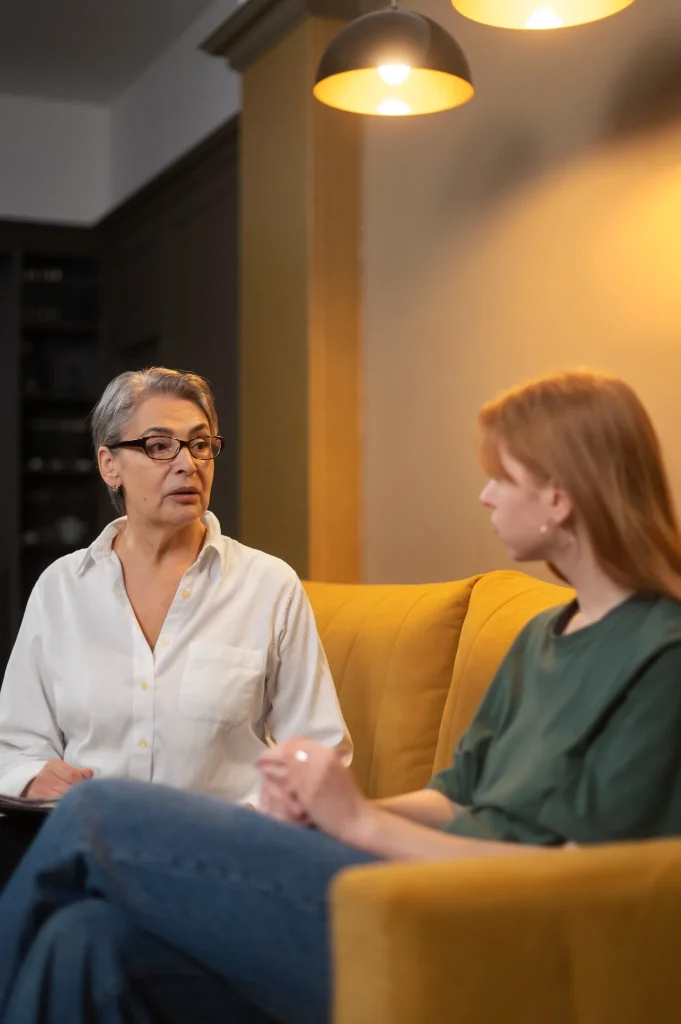Persona adulta durante una sesión de evaluación psicológica